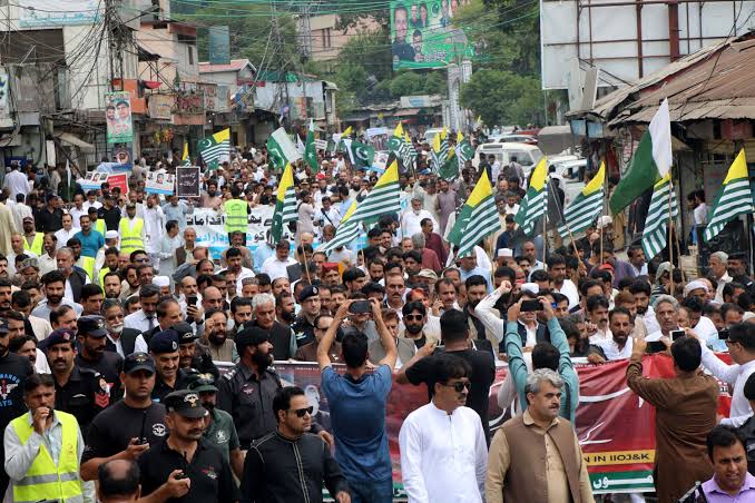 Pakistan-administered Kashmir Unrest: Protests, JAAC Ban, Internet Shutdown & Political Crisis